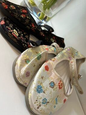 Set of 2 pr Embroidered Floral Mary Jane Slippers - Cream and Black